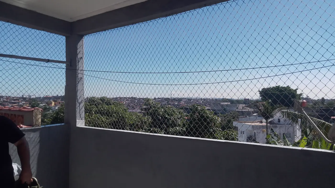 Instalação profissional de rede de proteção em sacada de apartamento em São Paulo